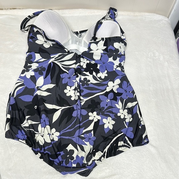 Floral One-Piece Swimsuit - Picture 5 of 10